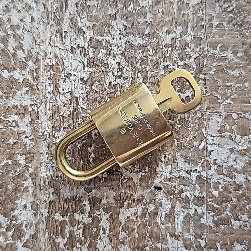 Louis Vuitton Lock and Key 308 - Picture 2 of 4